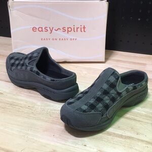 New WB Woman’s Easy Spirit Slip-On Plaid Clog - Gray